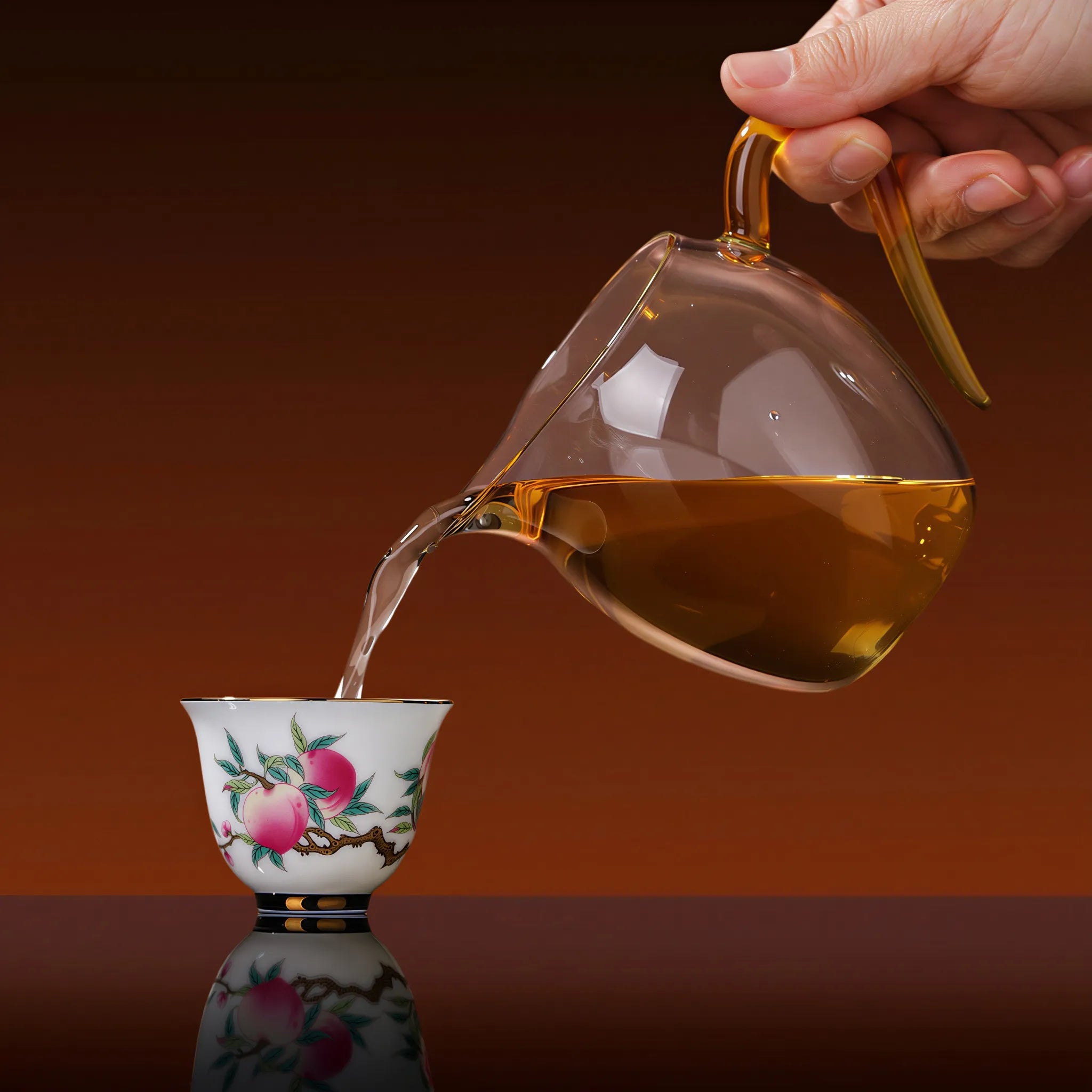 Borosilicate glass fairness pitcher pouring tea