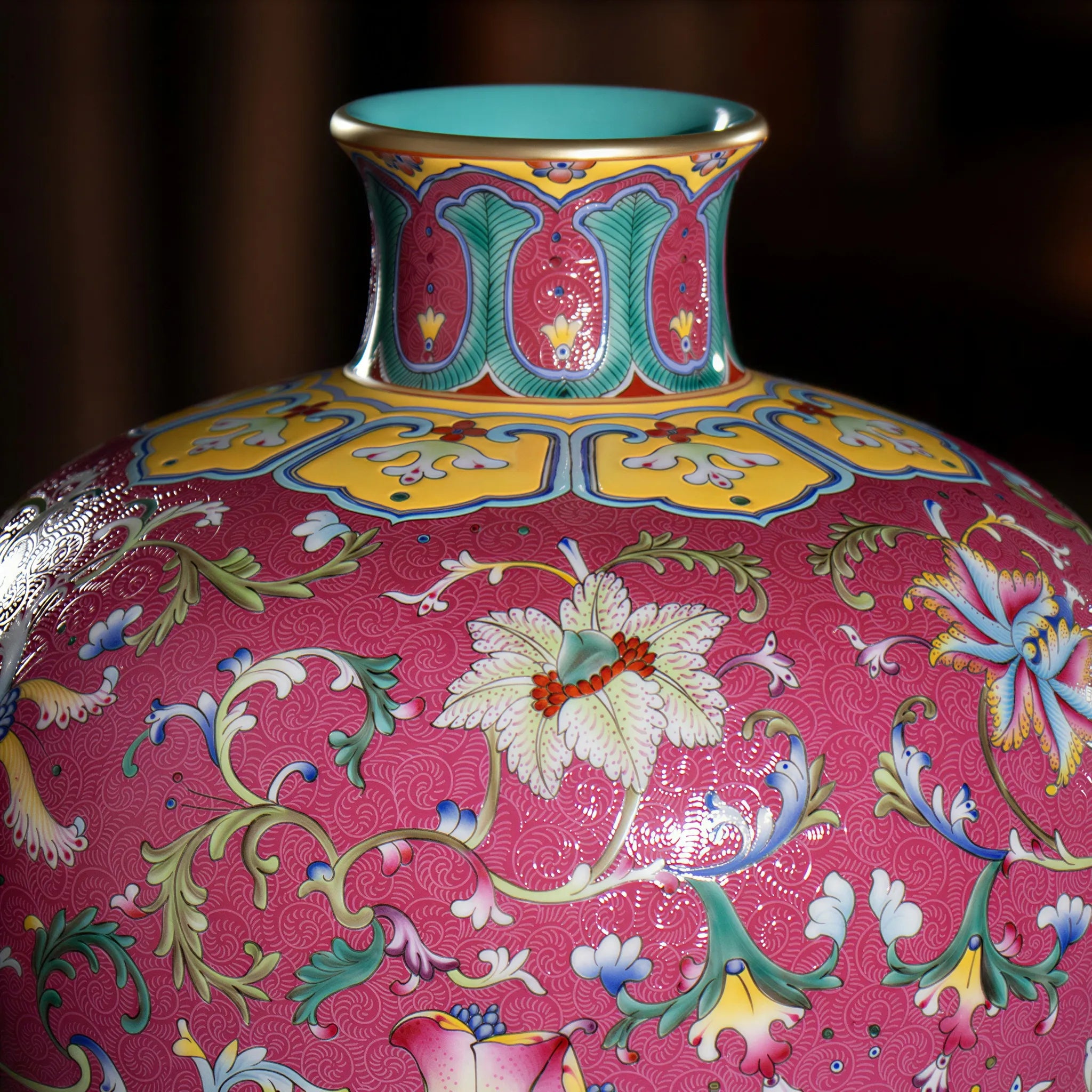 Gold-toned rim and neck detail on the carmine meiping
