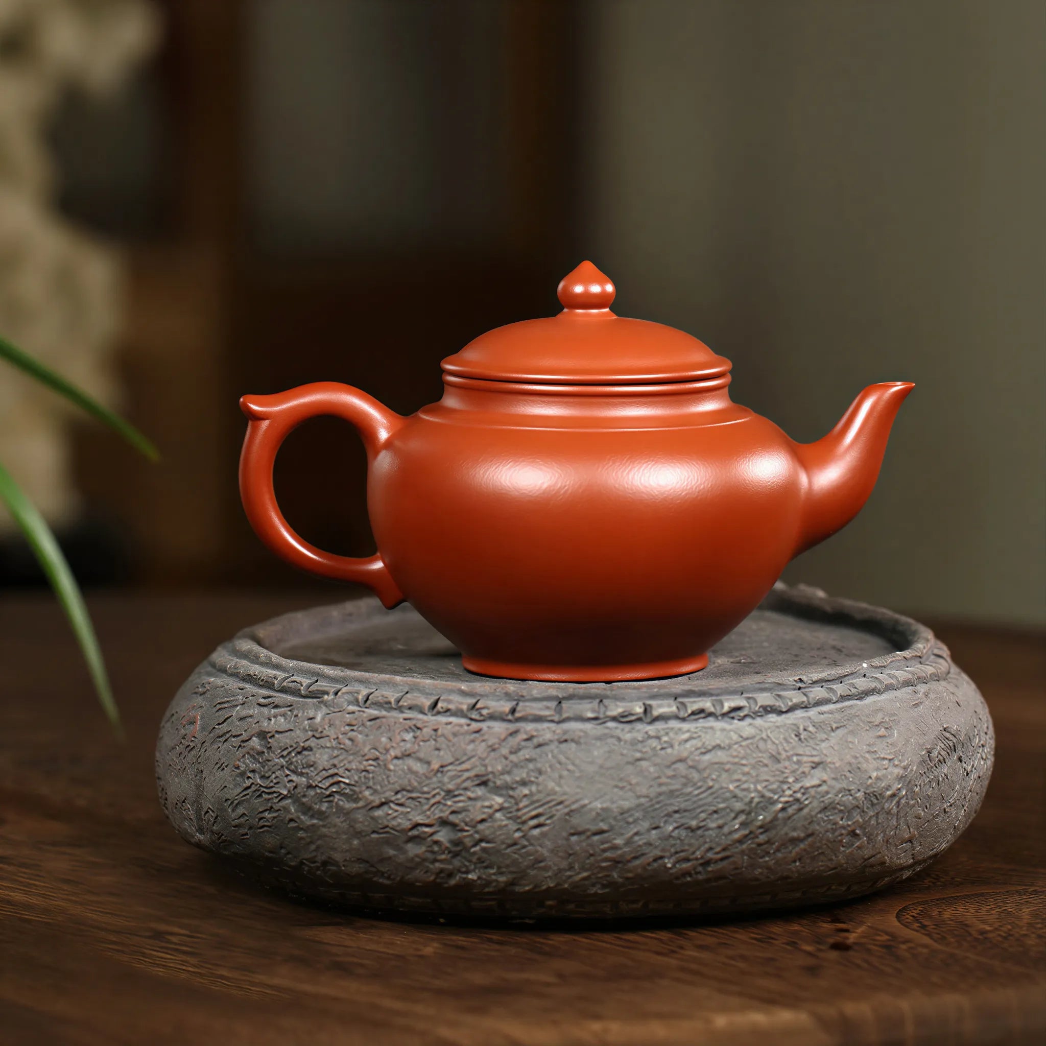 Pear-skin Da Hong Pao Xiao Ying teapot on a stone base
