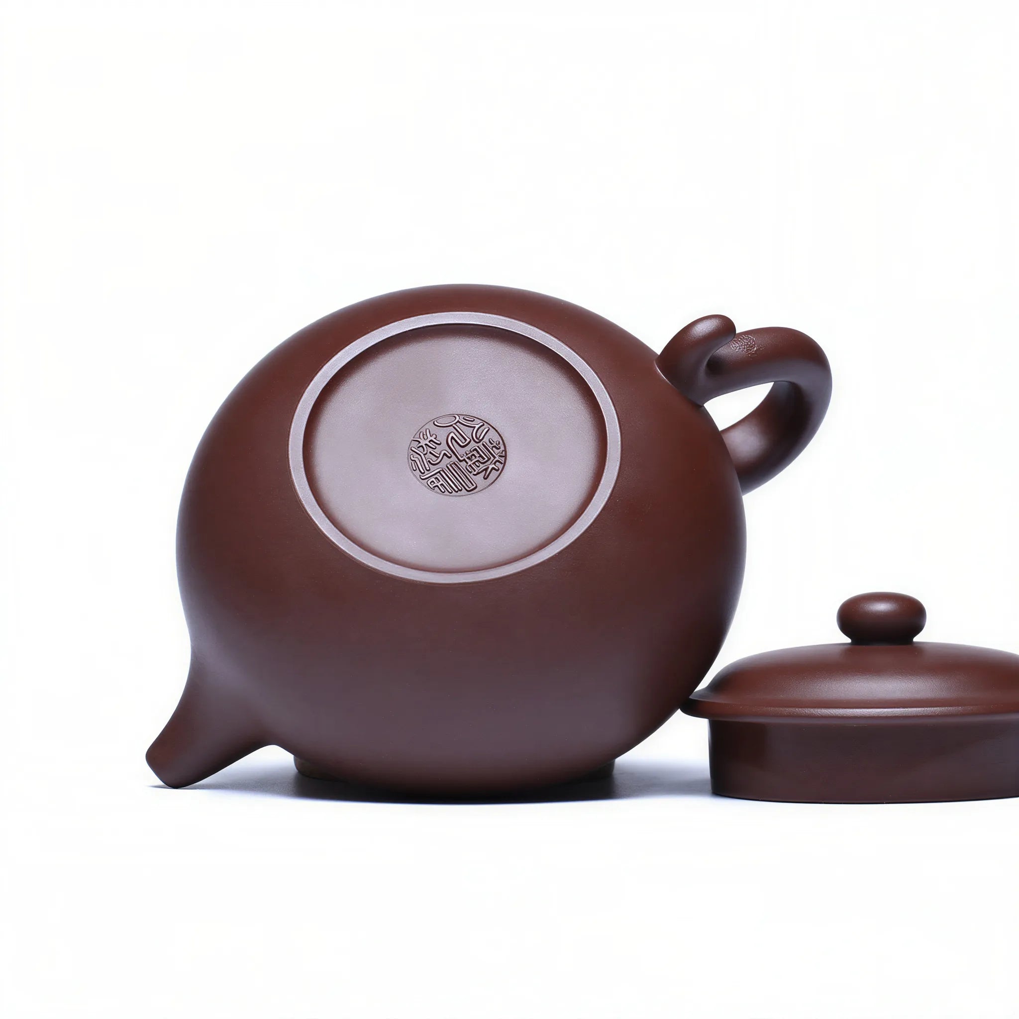 Dai Chenguang maker seal on the Fanggu teapot base