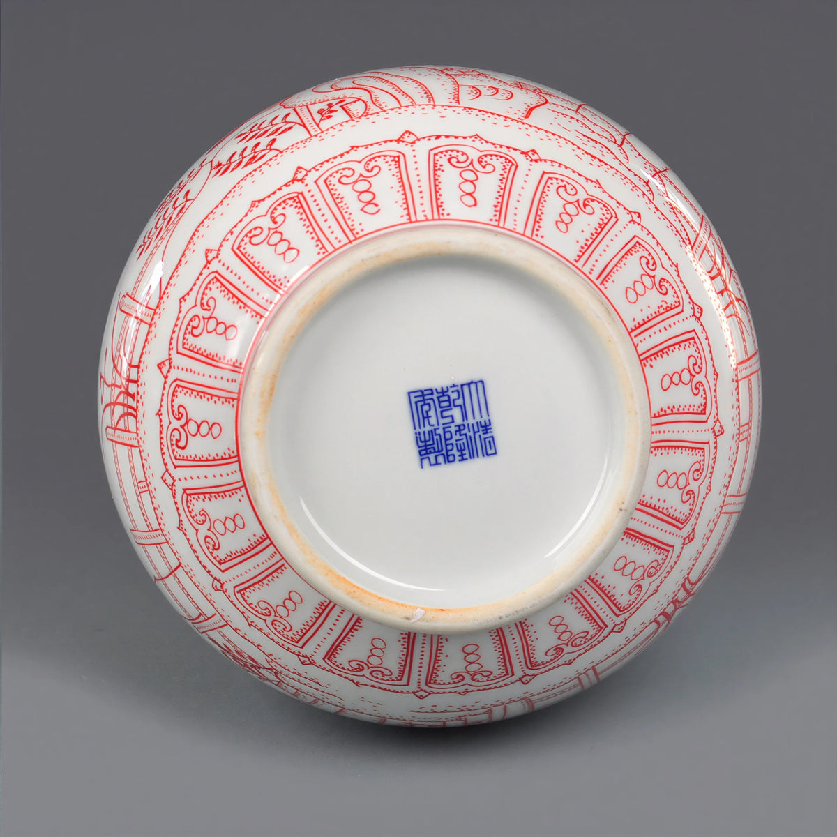 Decorative Qianlong-style six-character mark on the base of the Yuhuchun vase