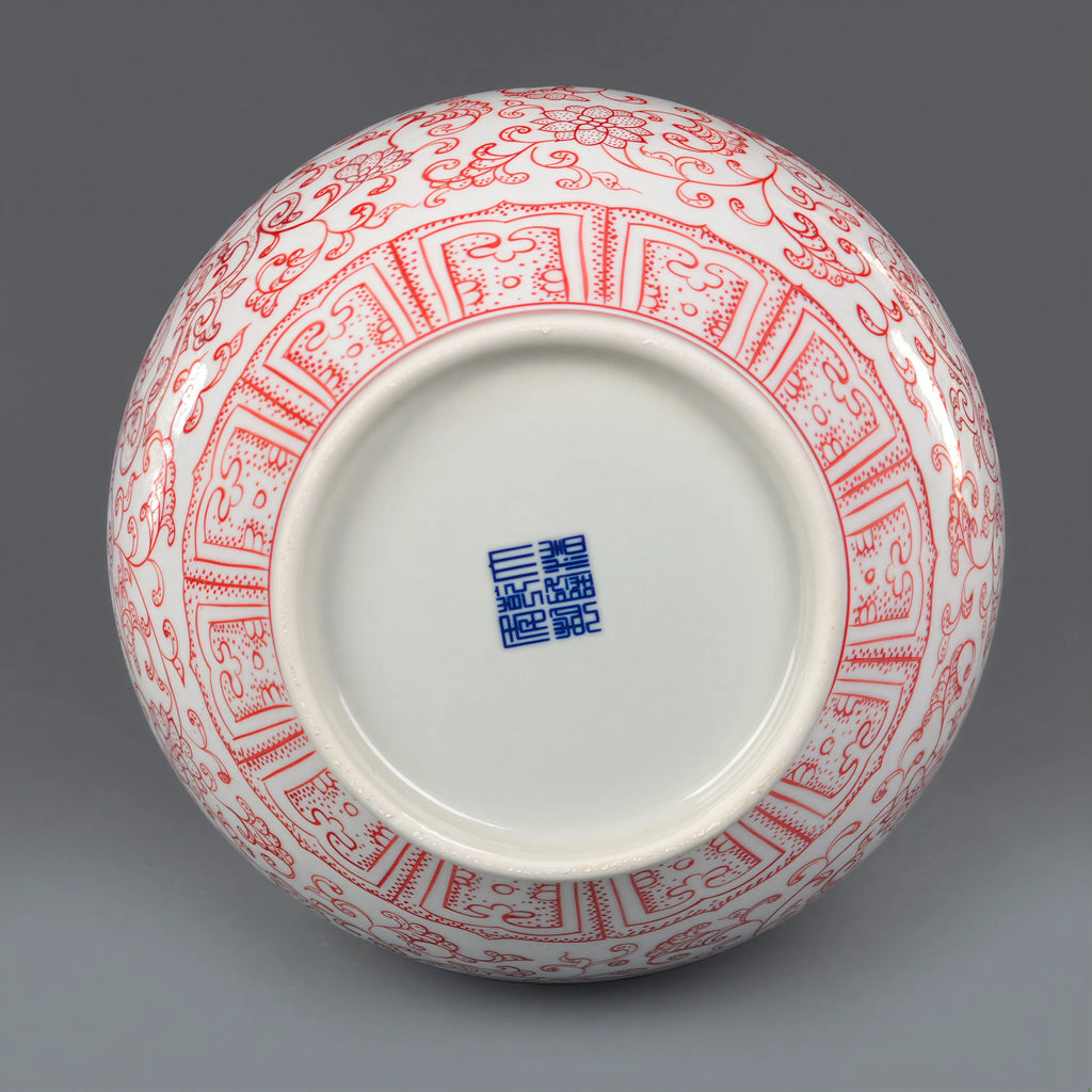 Decorative blue Qianlong-style reign mark on the vase base