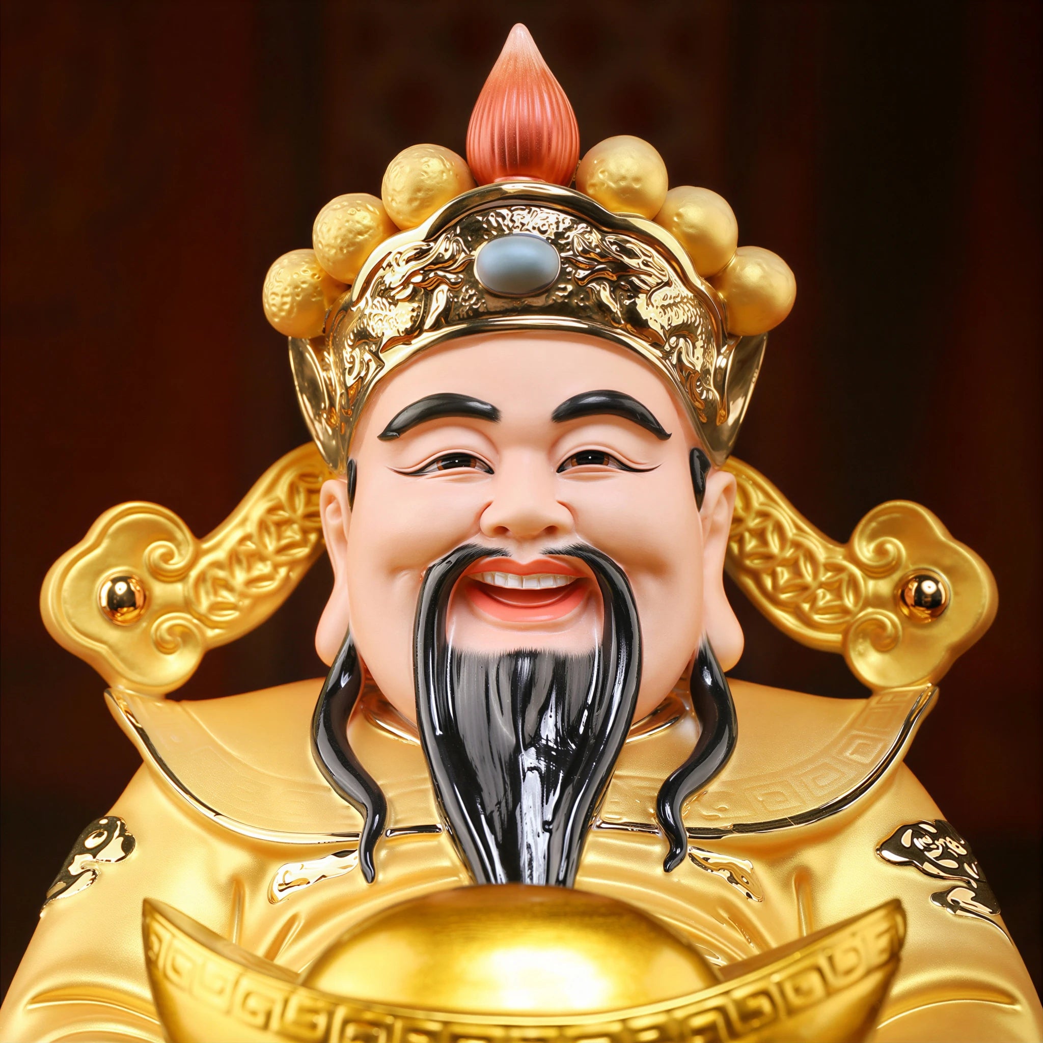 Close view of the genial Fu Bao Caishen expression and crown