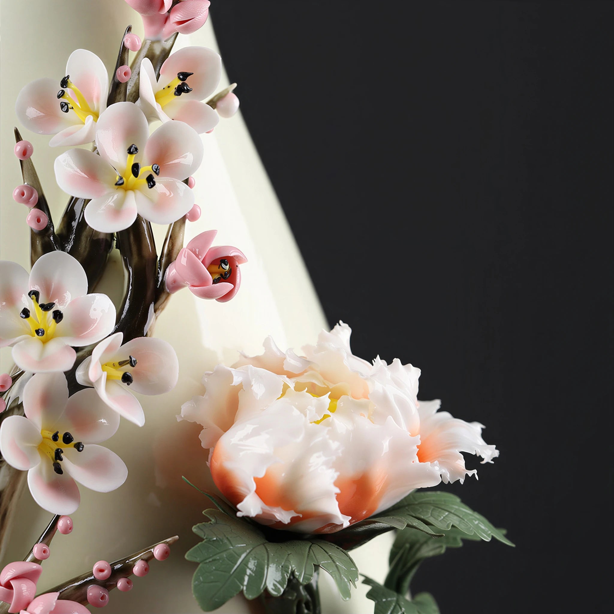 Pale peony and plum blossom relief rising along the Yuhuchun vase