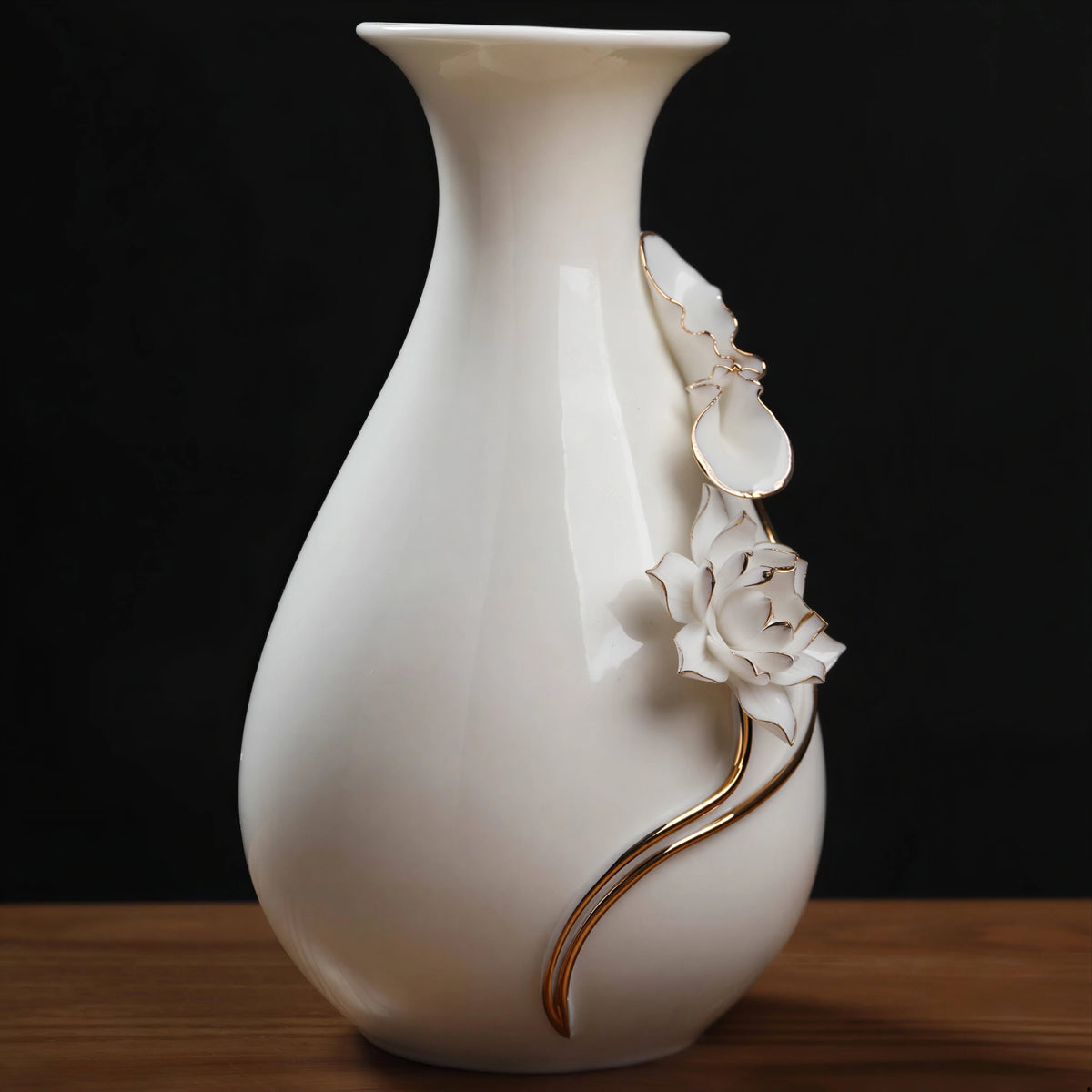 Side profile of the Dehua pear-shaped lotus relief vase