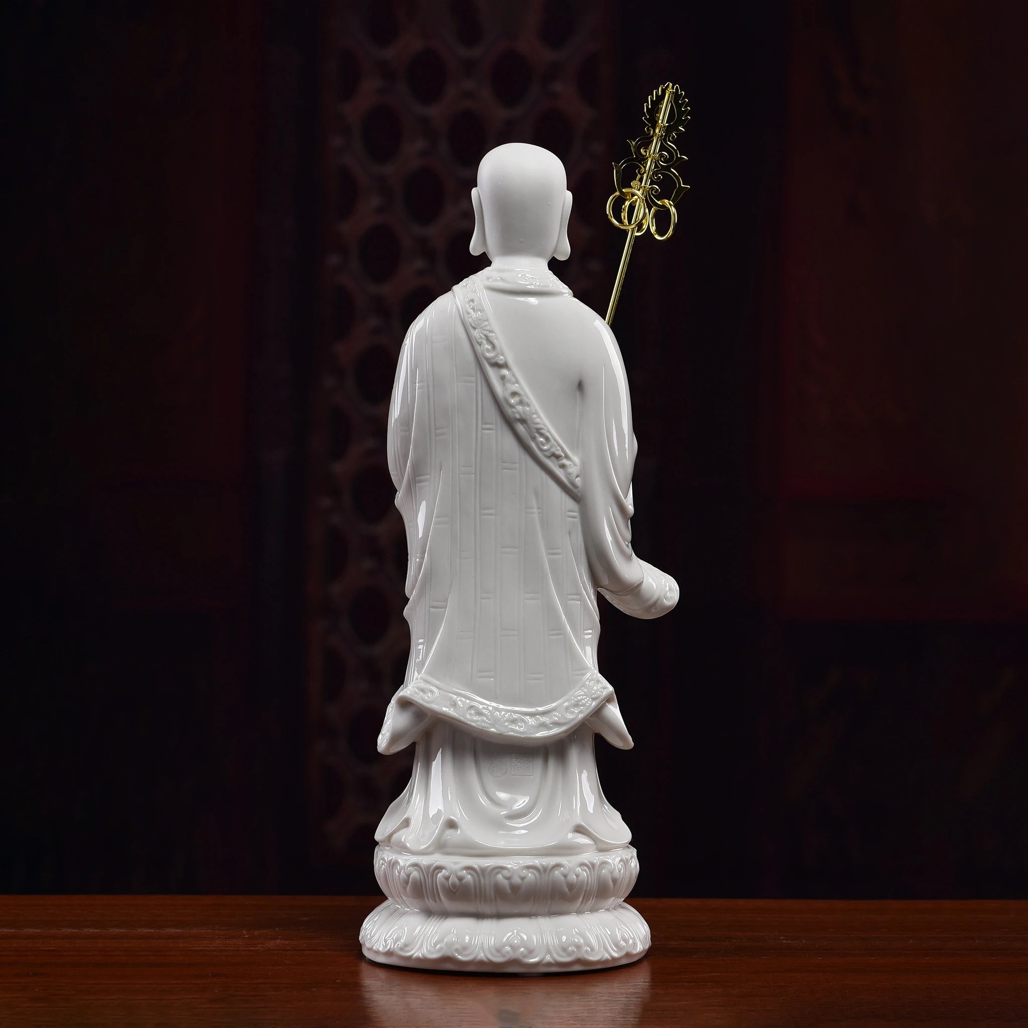 Rear view of the long white robes on the standing Ksitigarbha sculpture