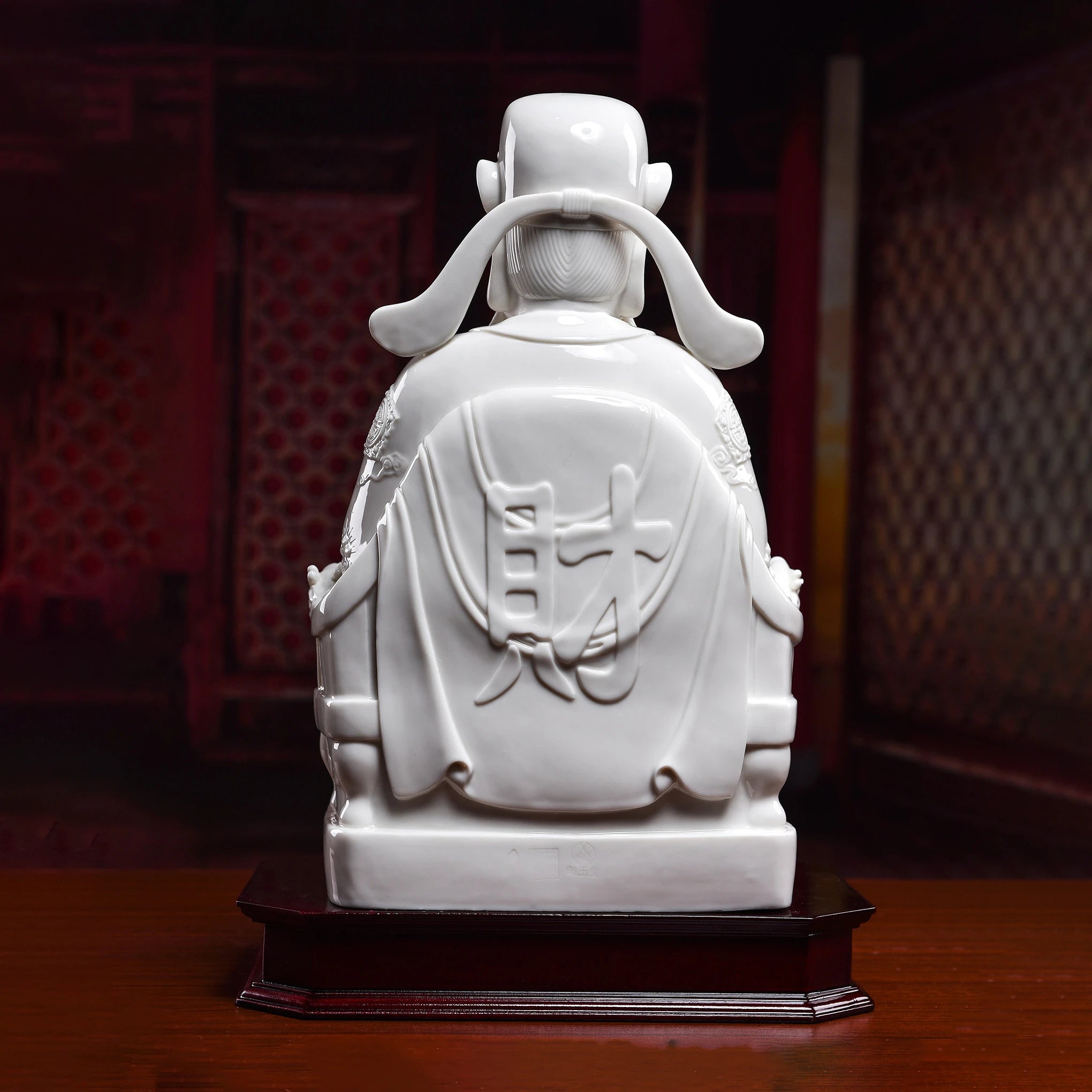 Back view of the carved throne on a Dehua Wen Caishen sculpture