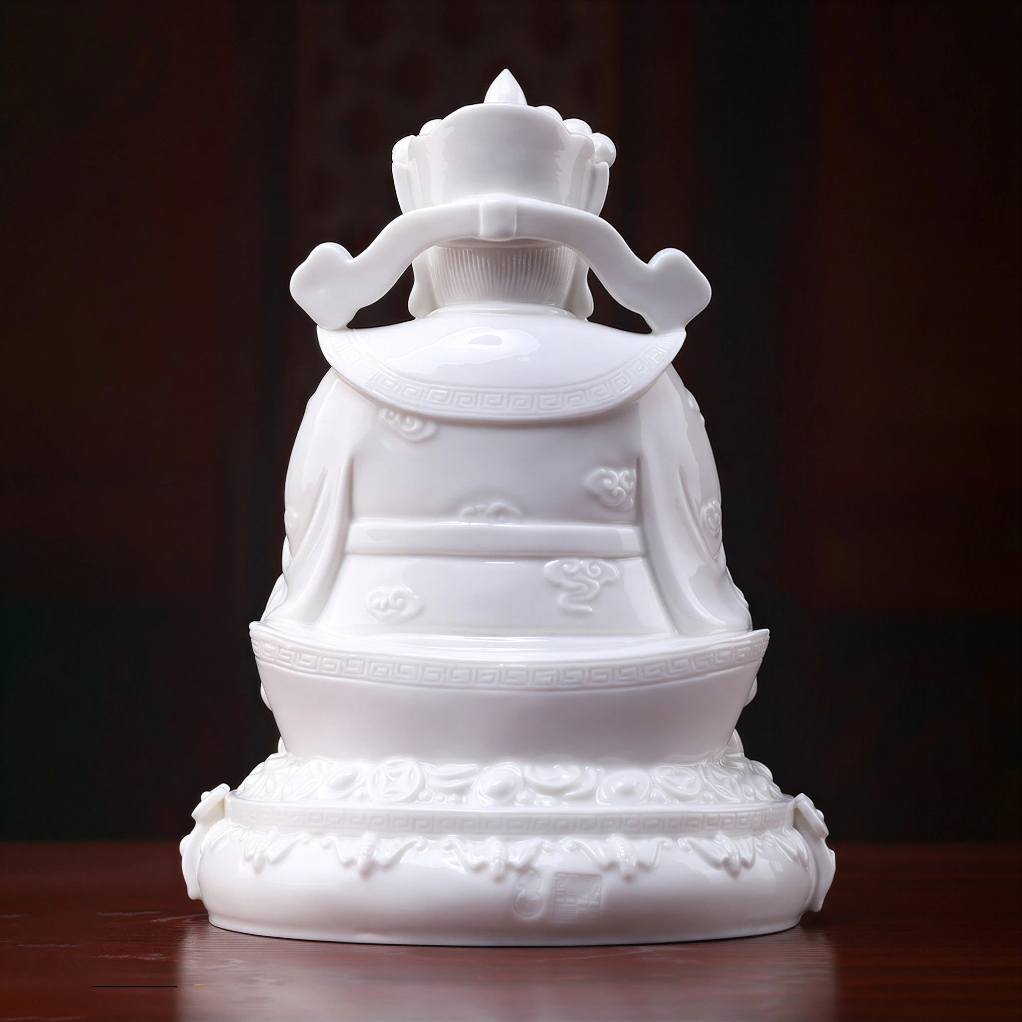 Rear view of the carved throne and white-glazed robe