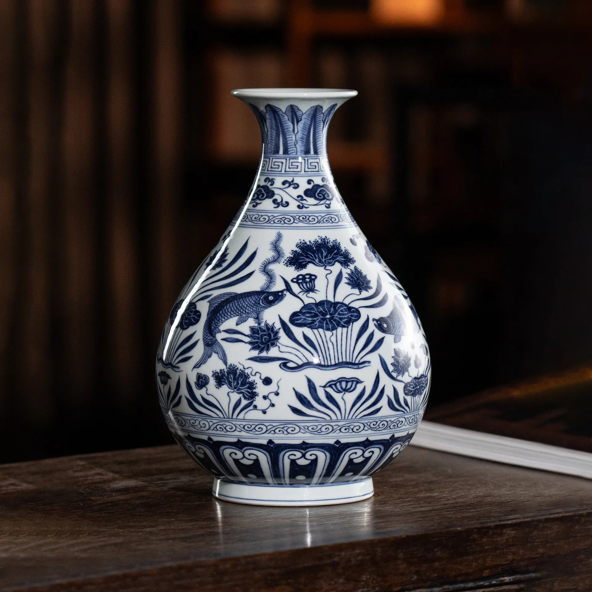 Continuous fish and aquatic plant design around the vase