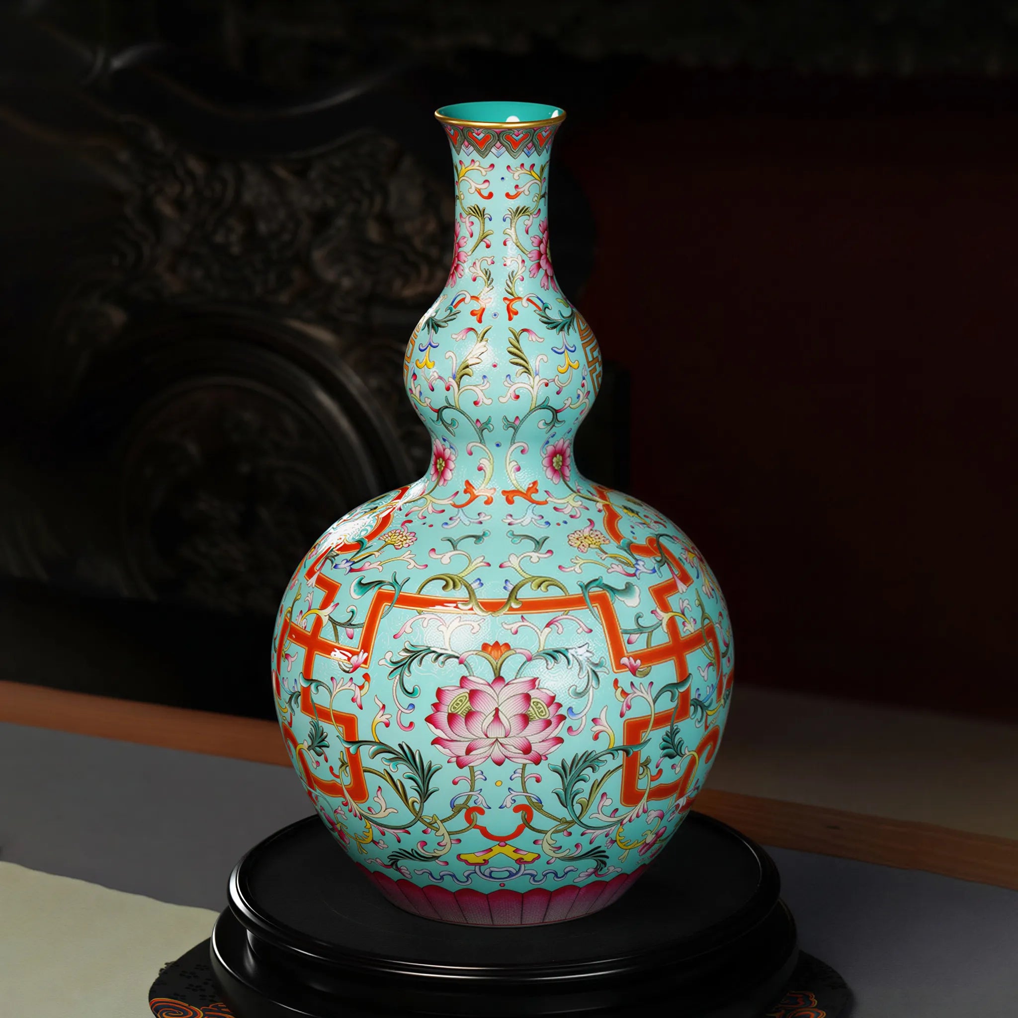 Long neck, double body, waist, and foot of the vase