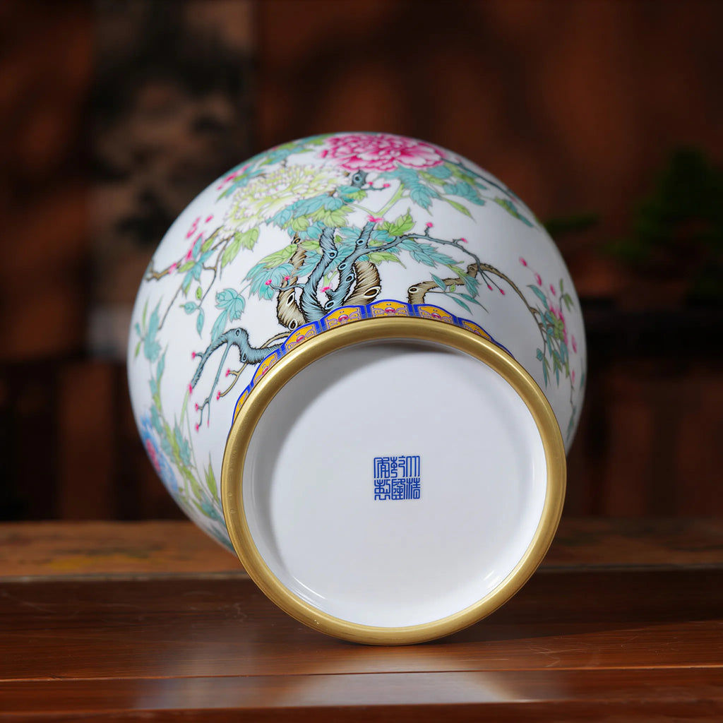 Base and foot detail of the contemporary Jingdezhen baluster jar