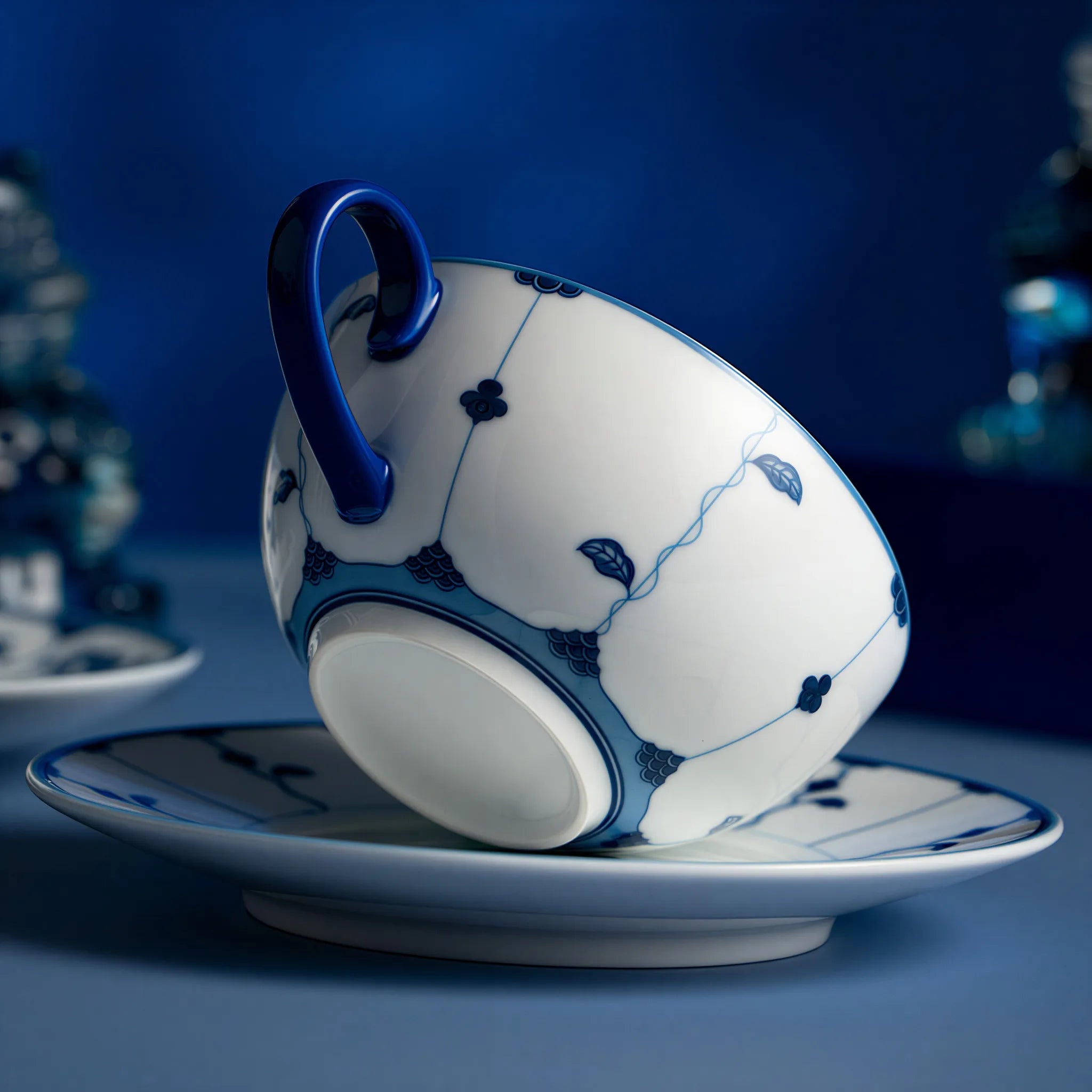 Base detail of the Jingdezhen ribbon bird coffee cup