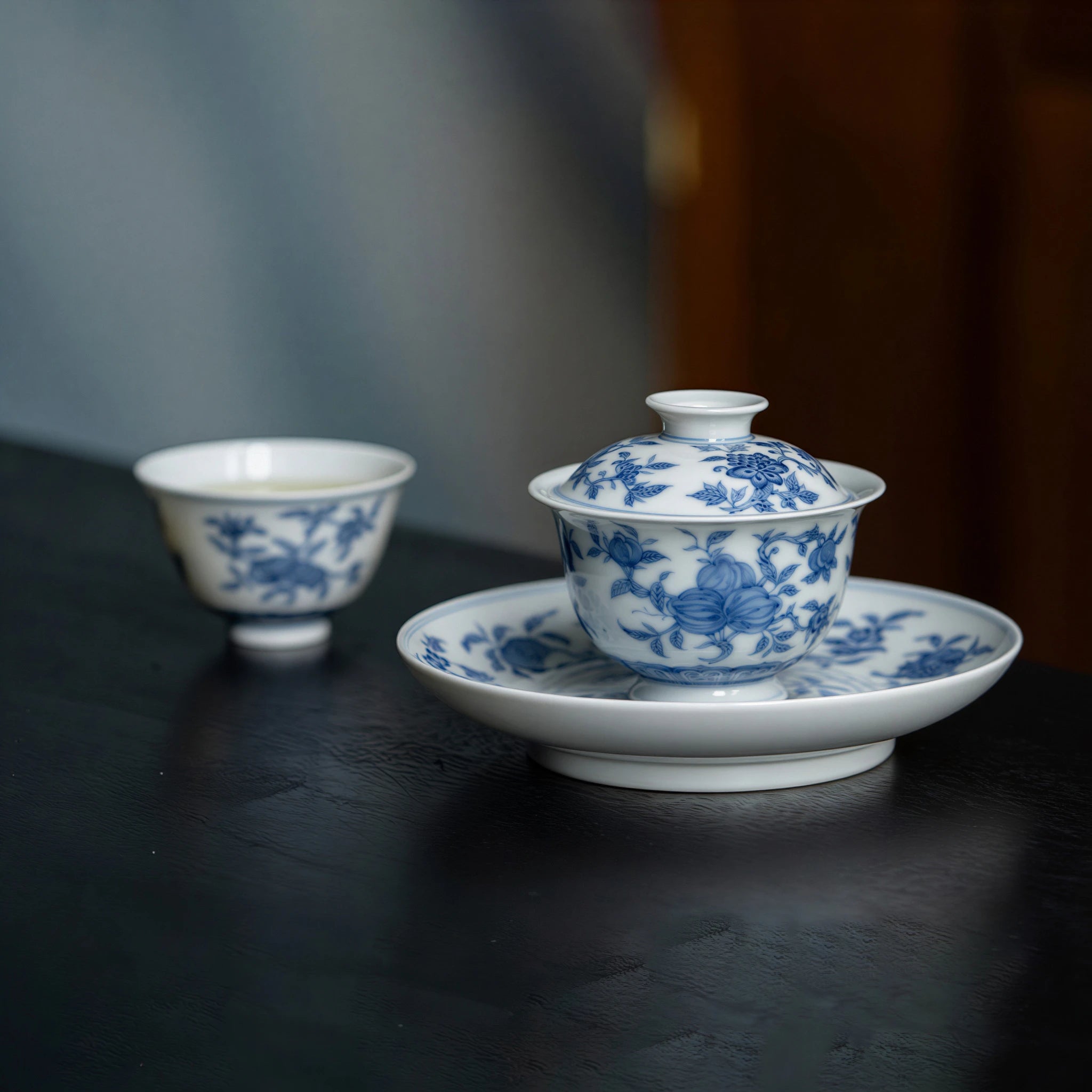 Side profile of the three-piece San Duo tea set