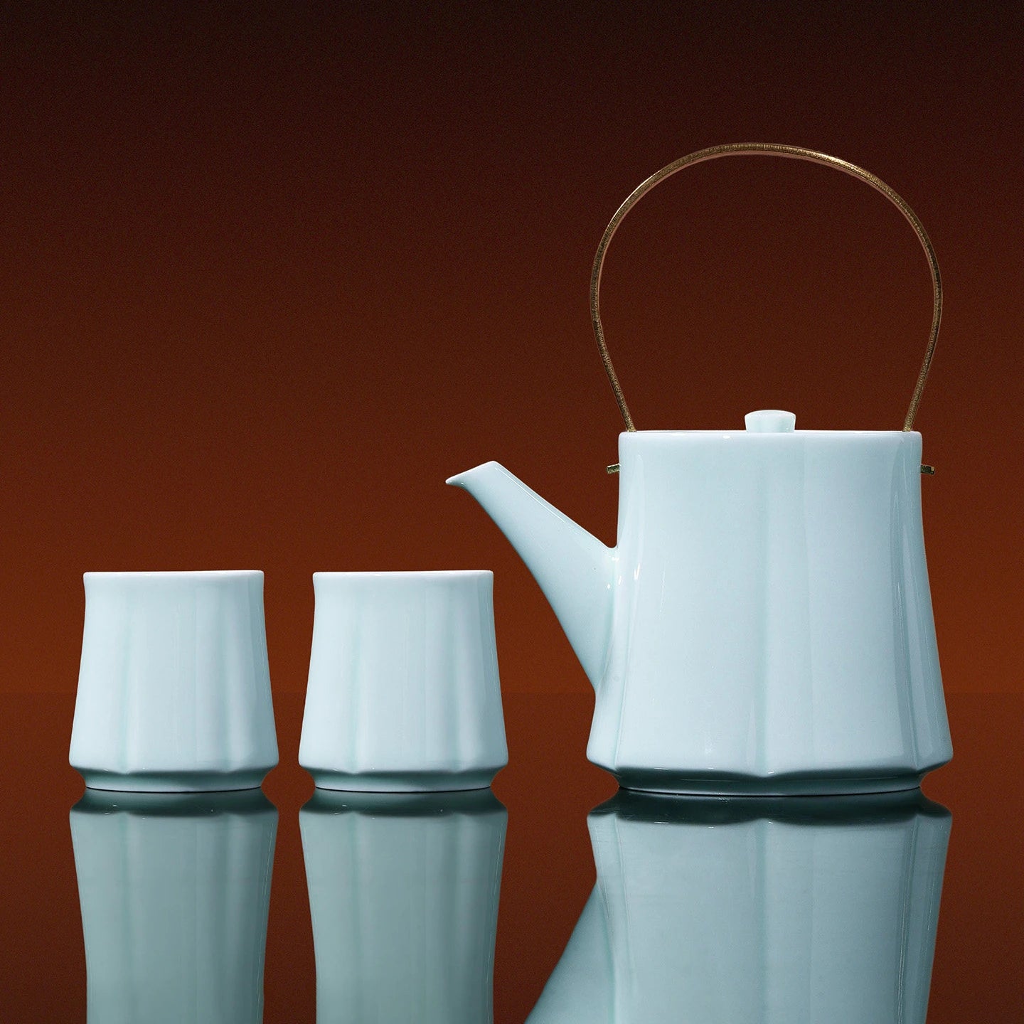 Jingdezhen Yingqing begonia tea set with bail-handle teapot