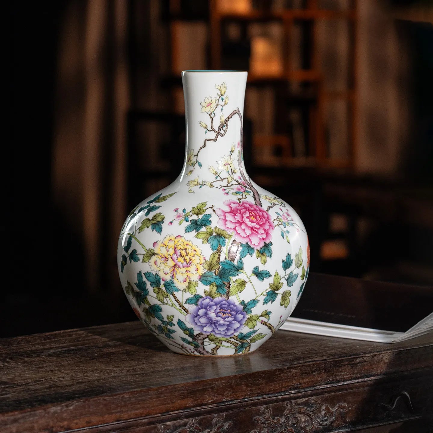 Studio profile of the rounded Tianqiu vase
