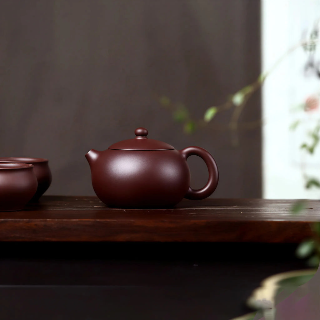 Fitted lid being lifted from the zini Xishi teapot