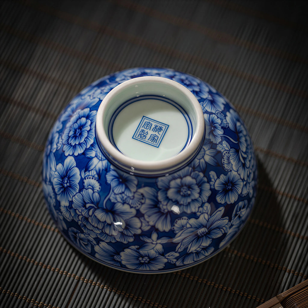 Decorative four-character 成化年製 mark on the base of the millefleurs teacup