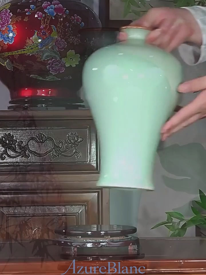 Song Dynasty Aesthetic Celadon Meiping Vase with Ice Crackle Glaze