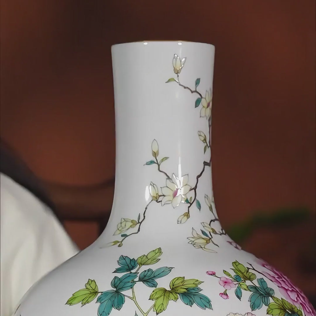 Qianlong-Style Famille Rose "Yutang Fugui" Tianqiubing Vase