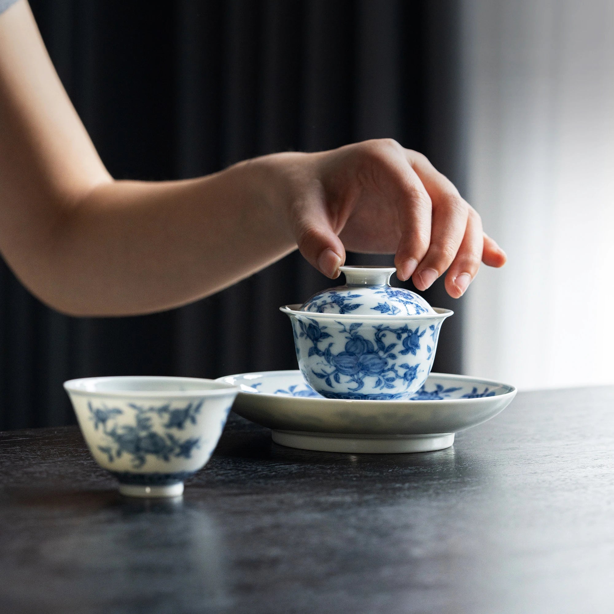 San Duo gaiwan placed on its matching tea boat