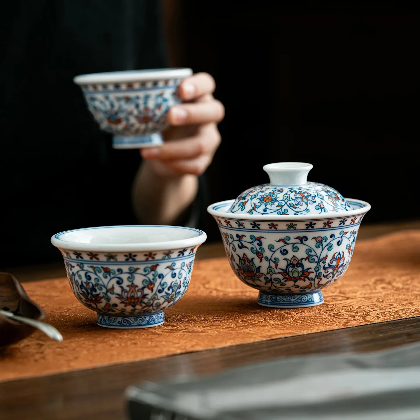 Thick-walled gaiwan with one large and one small cup