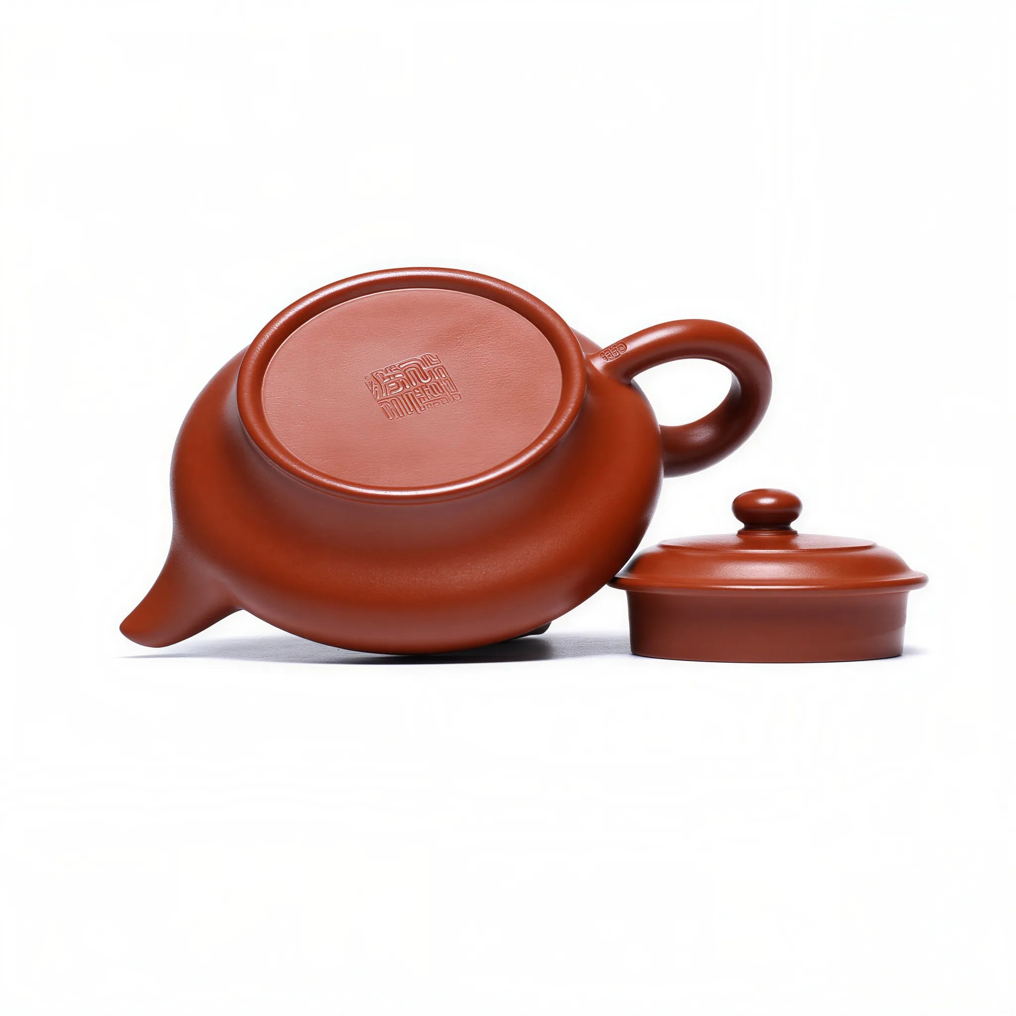 Base seal and separated lid of the Xu Bian teapot