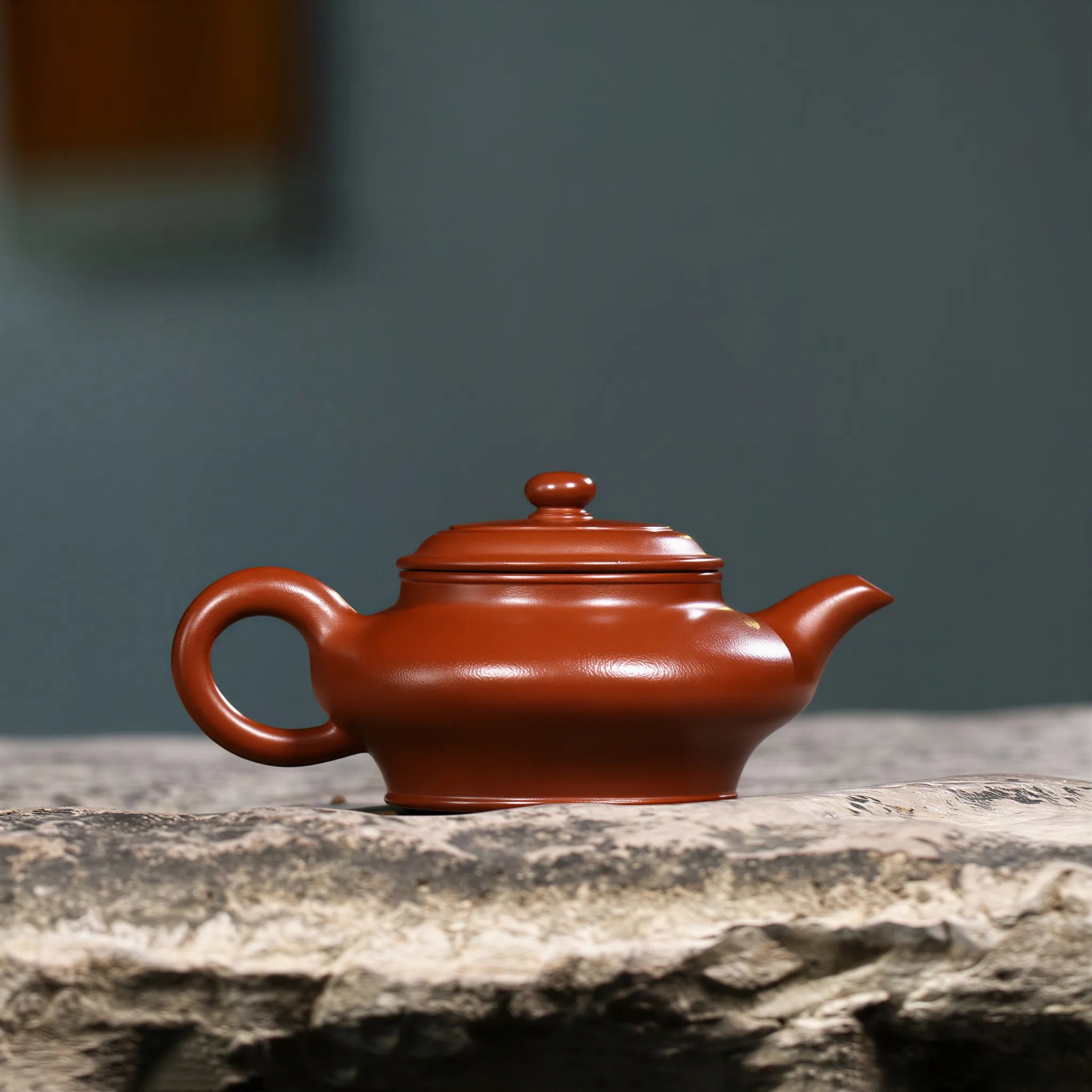 Pear-skin red zisha texture shown in natural light