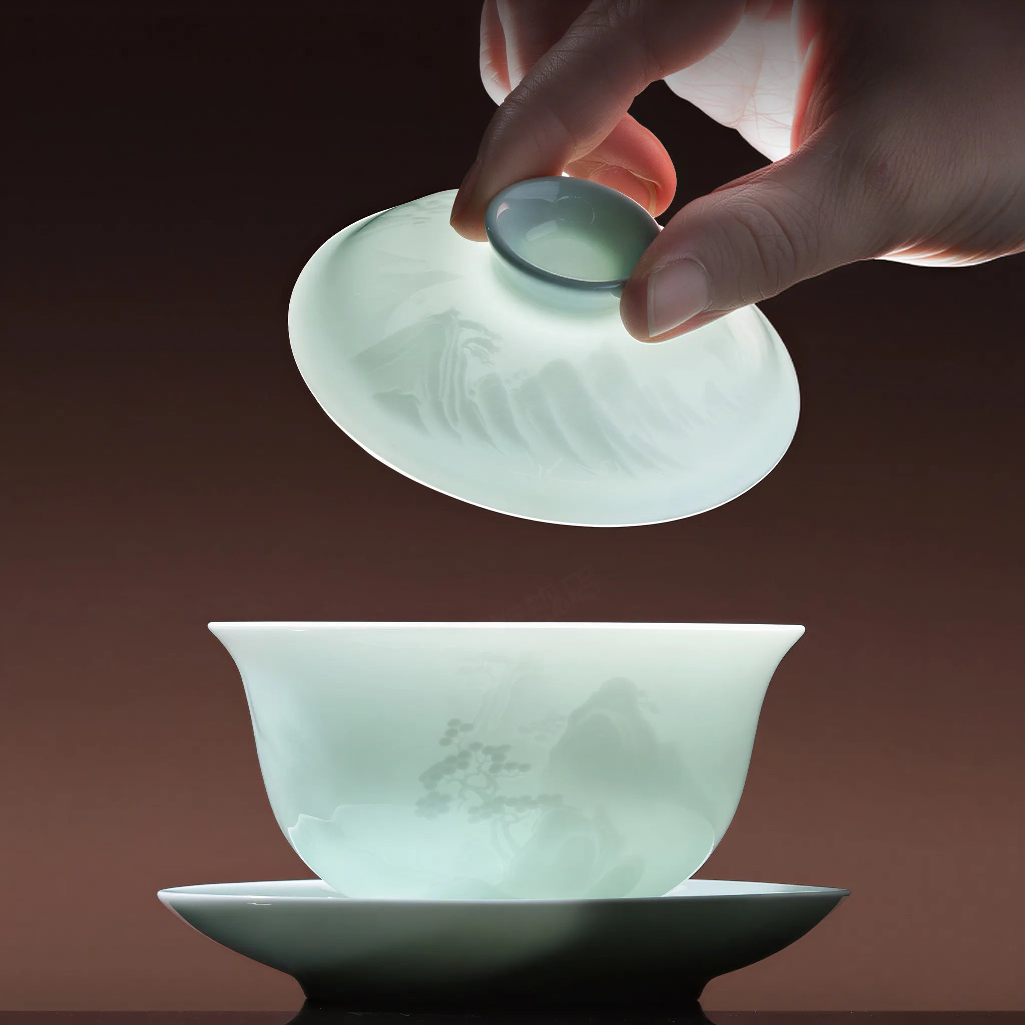 Concave lid and mountain relief on the Yingqing gaiwan