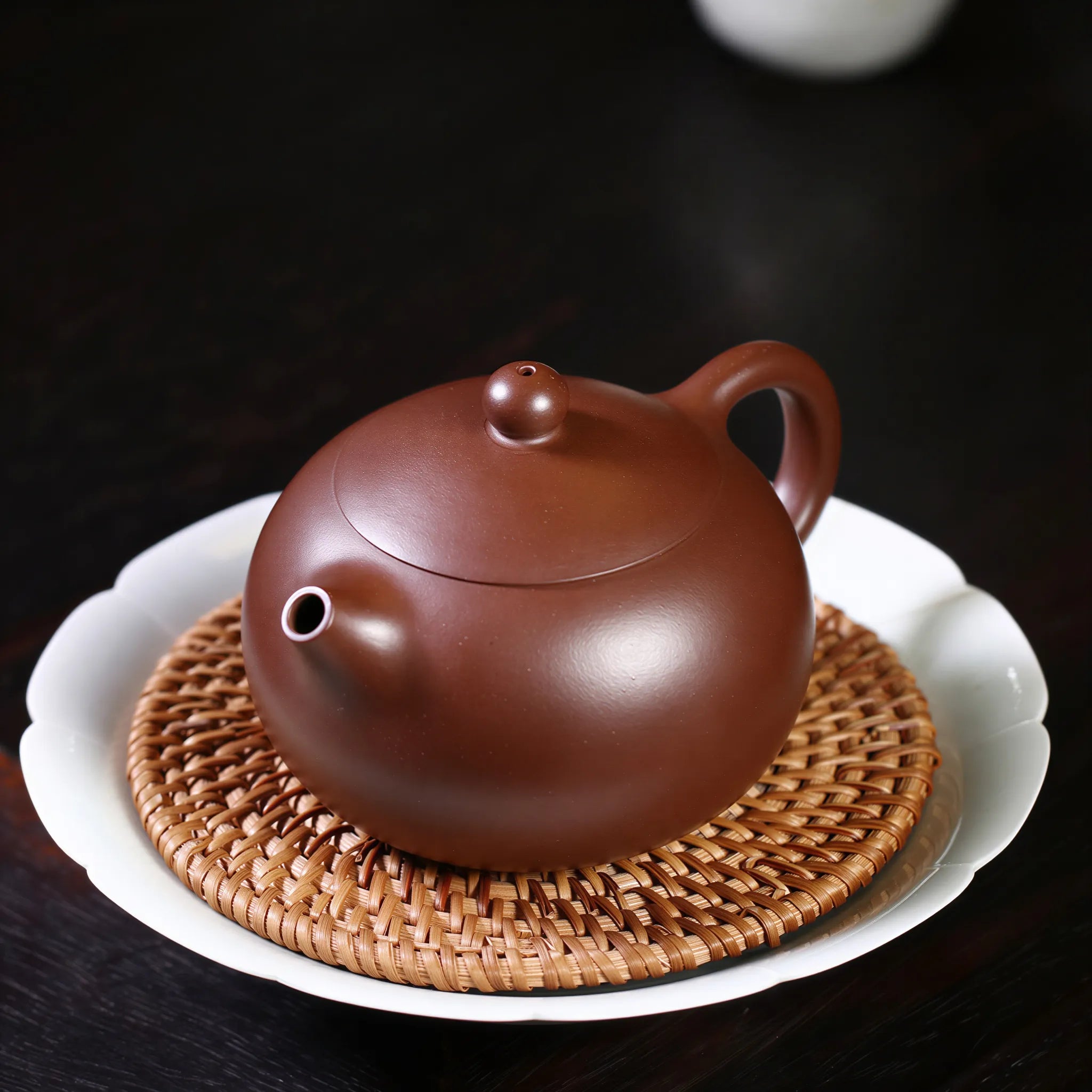 Rounded Yixing zini Xishi teapot in attributed 1970s reserve clay
